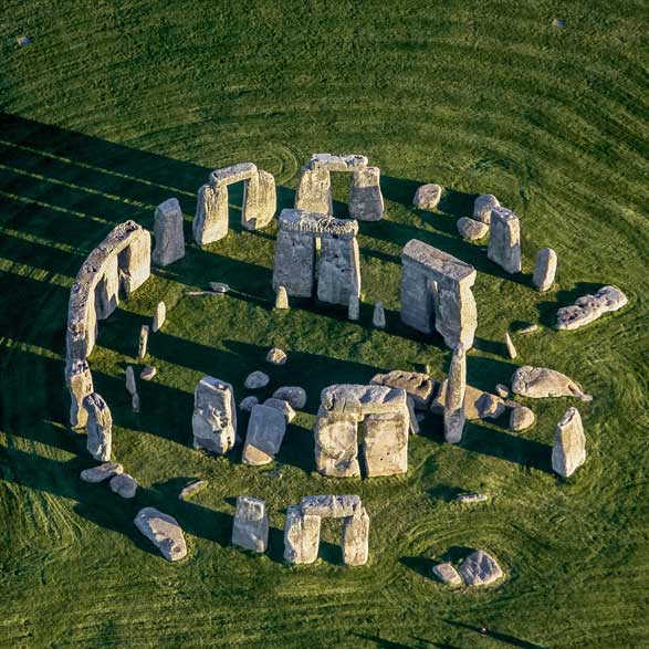 //www.depookan.it/wp-content/uploads/2025/02/stonehenge-about.jpg